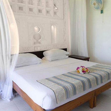 Reef Hotel Mombasa Exterior foto