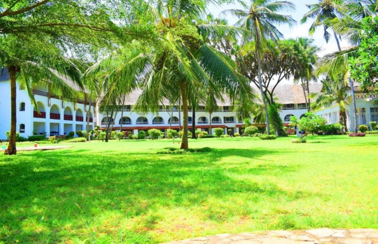 Reef Hotel Mombasa Exterior foto