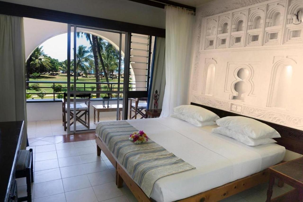 Reef Hotel Mombasa Exterior foto
