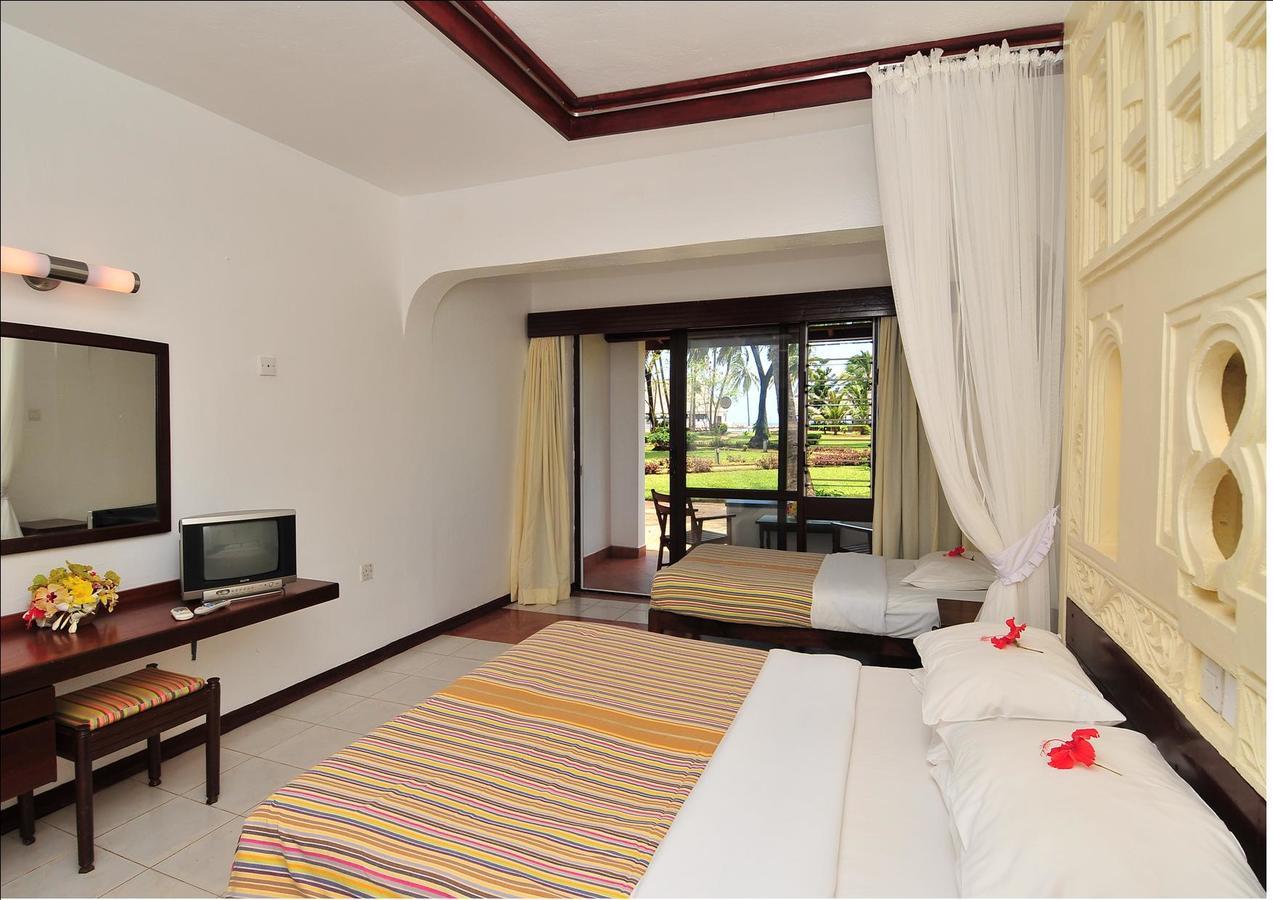 Reef Hotel Mombasa Exterior foto